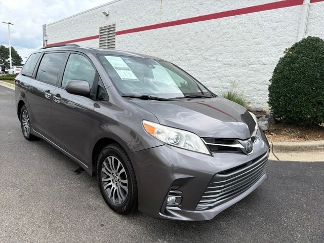 2020 Toyota Sienna XLE
