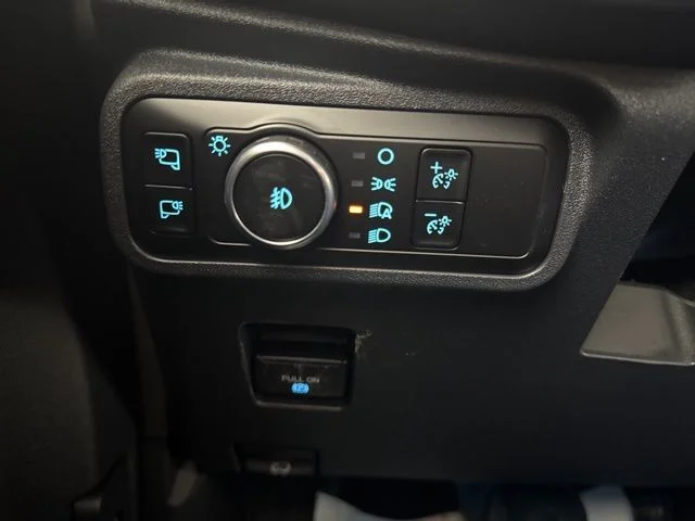 New 2025 Azure Gray Metallic Tri-Coat Ford Outer Banks image 20