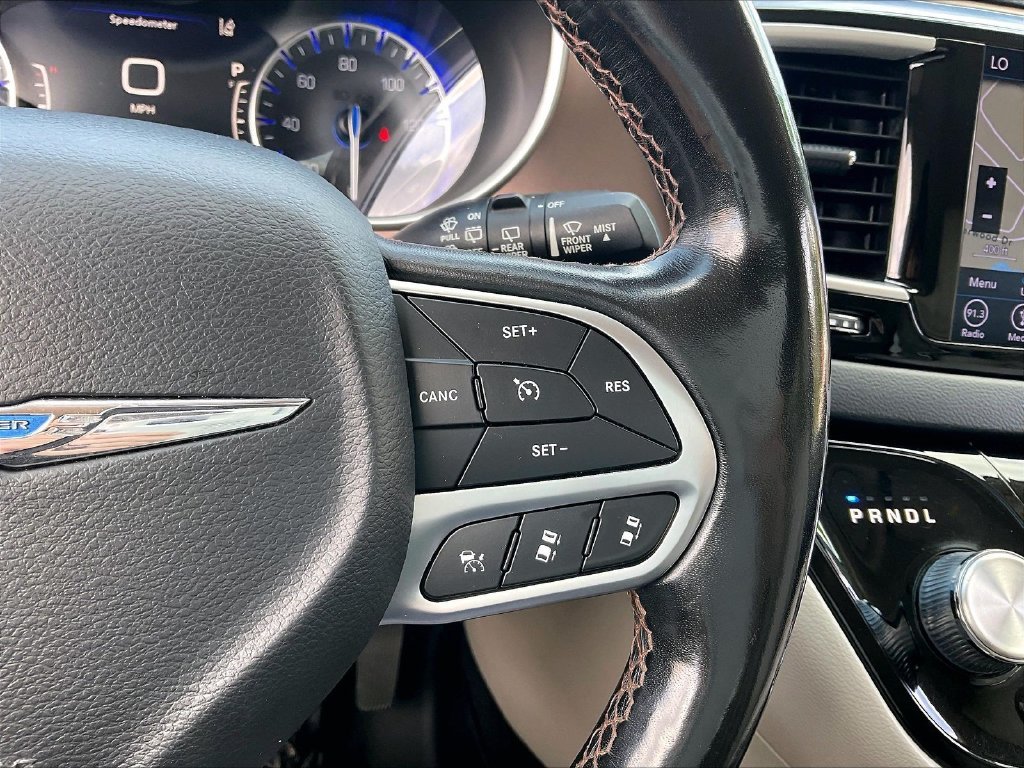 Used 2019 Billet Silver Metallic Clearcoat Chrysler Touring L image 23