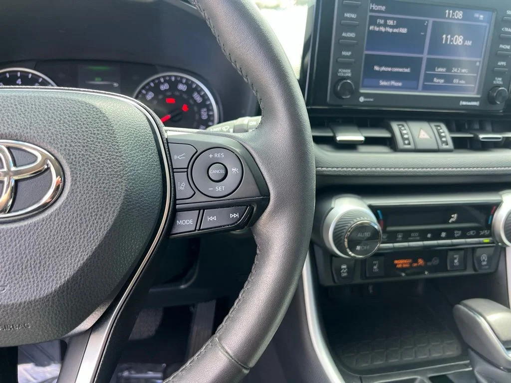 Used 2022 Black Toyota XLE Premium image 25