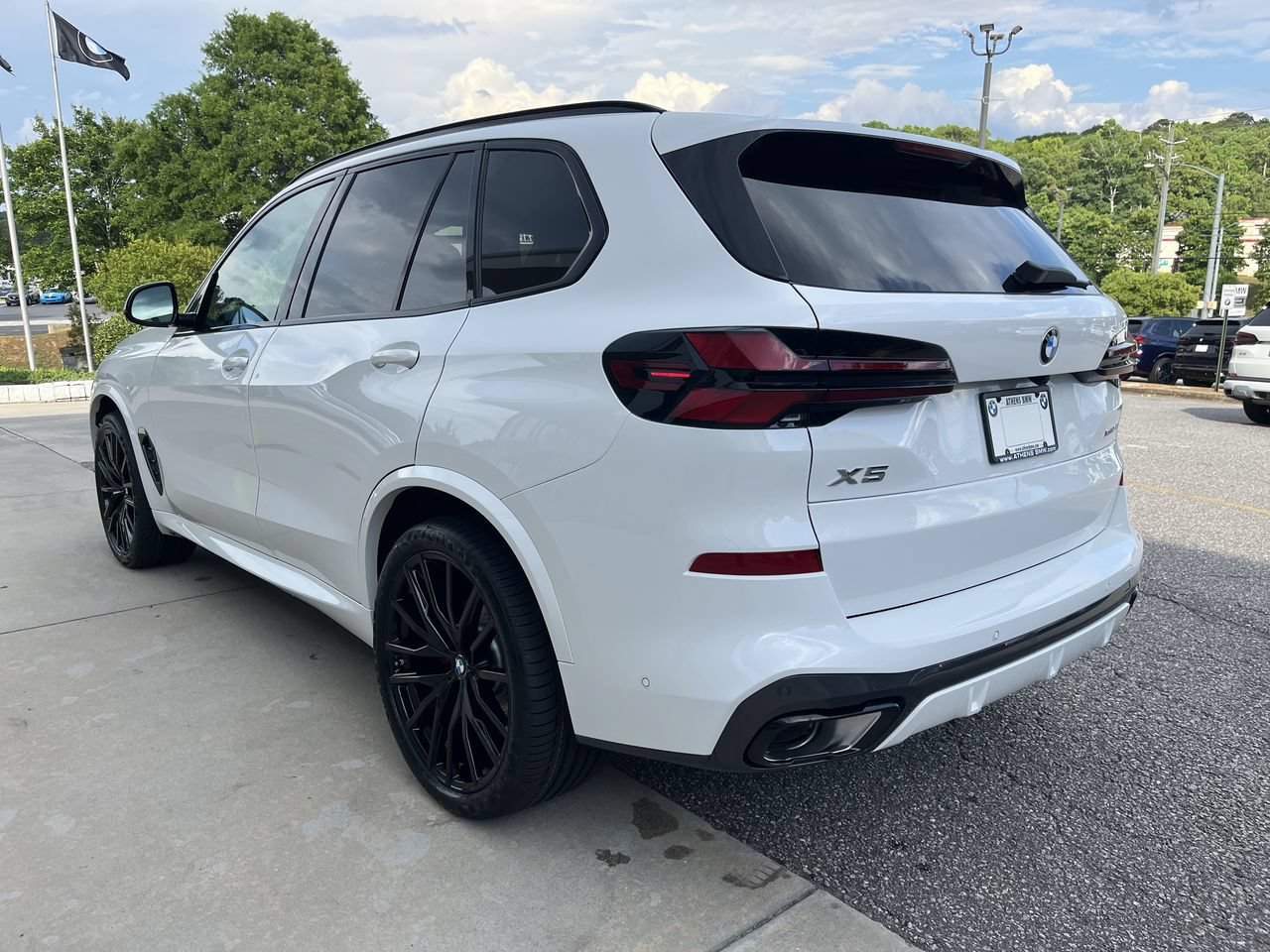Used 2026 Alpine White BMW xDrive40i image 6