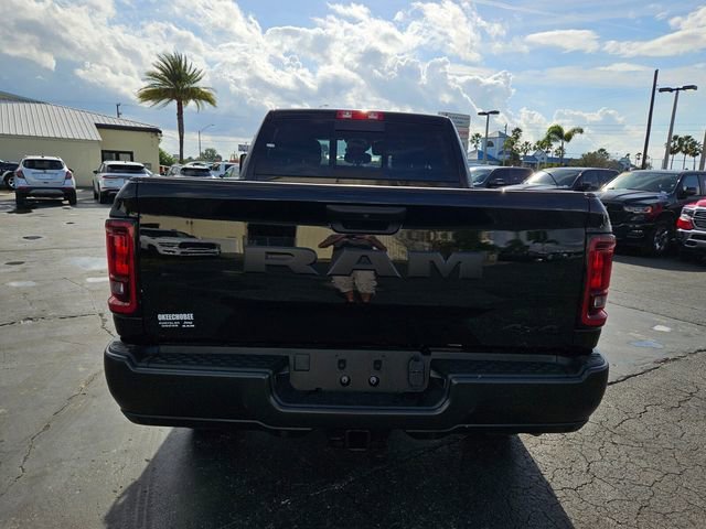 New 2026 Diamond Black Crystal Pearl-Coat Exterior Paint RAM Tradesman image 9