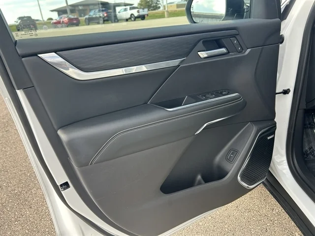 Used 2025 WHITE GMC FWD Elevation image 22