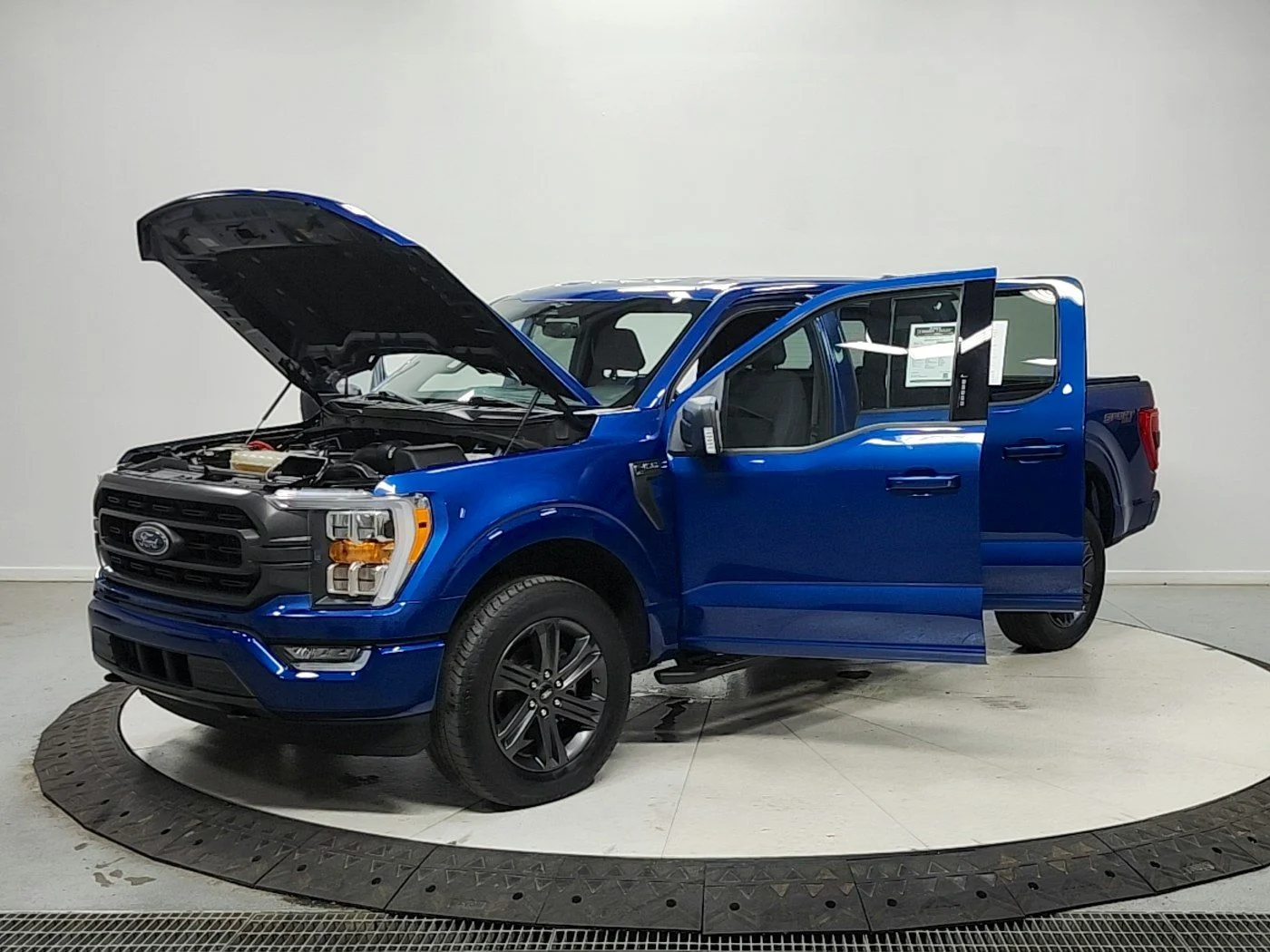 Used 2023 Blue Ford XLT image 11