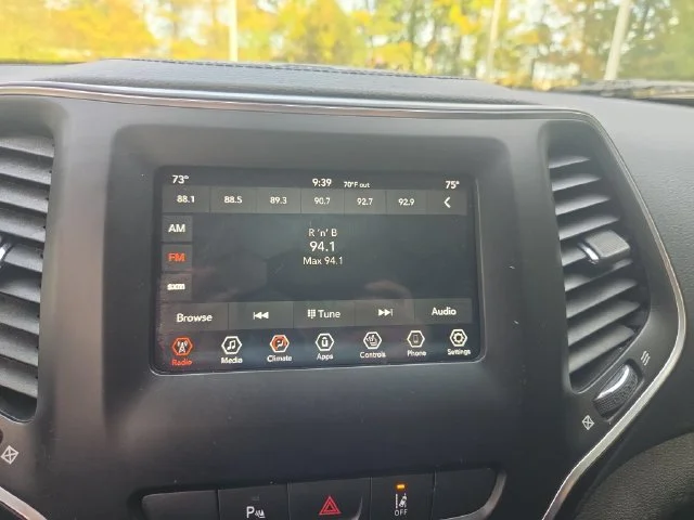 Used 2020 Gray Jeep Latitude Plus image 24