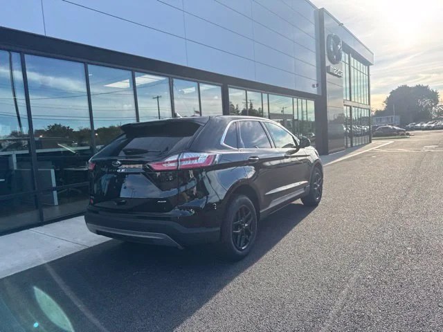 Used 2024 Black Ford SEL image 3