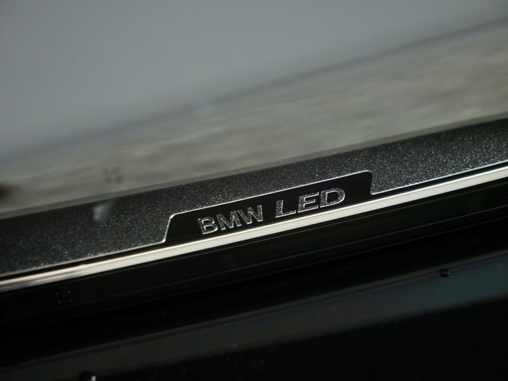 2025 BMW 7 Series 750e - Photo 17