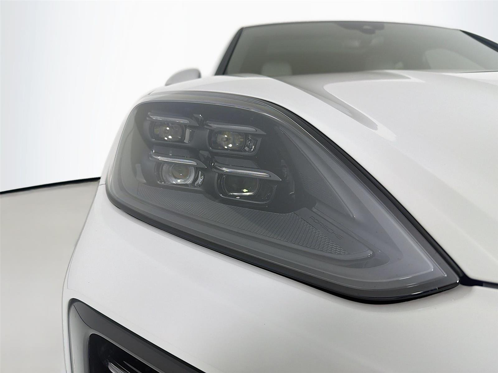 Used 2025 Chalk Porsche S E-Hybrid image 30