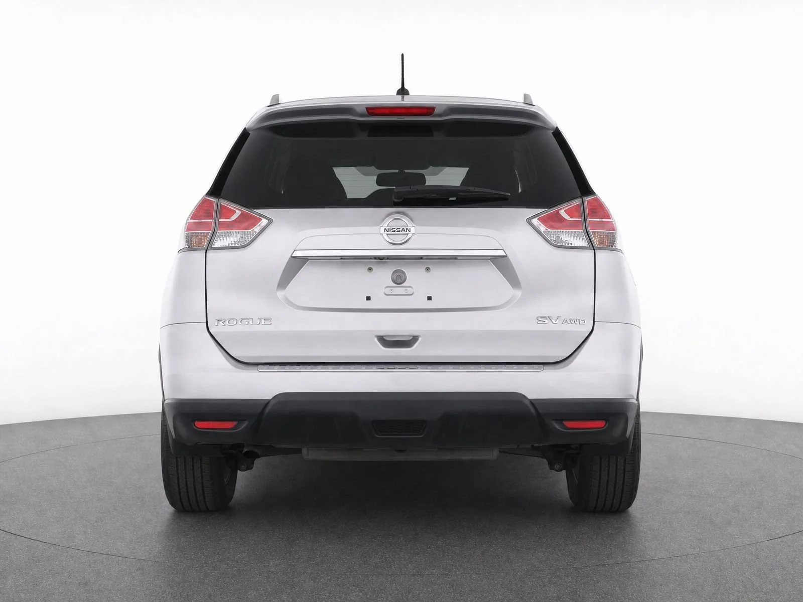 Used 2015 Brilliant Silver Nissan SV image 6