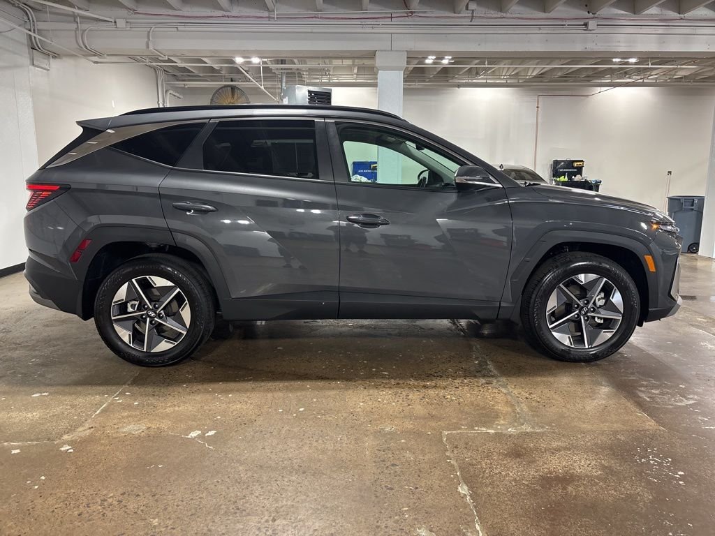 Certified Used 2025 Gray Hyundai SEL Convenience image 4