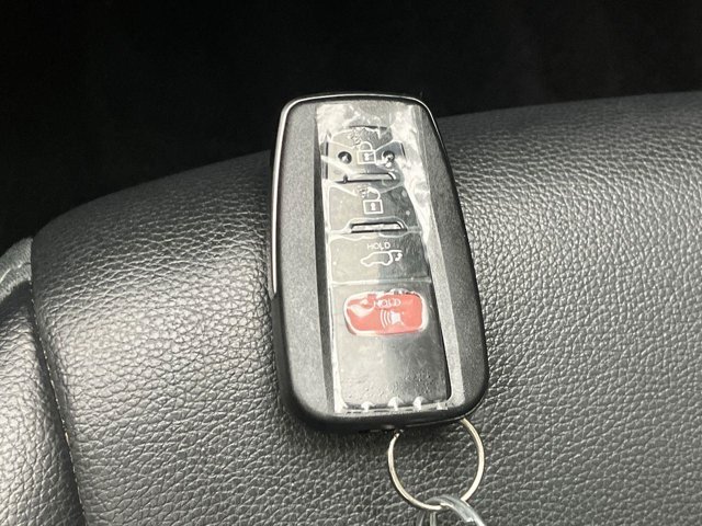 Used 2022 Wind Chill Pearl Toyota XSE image 29