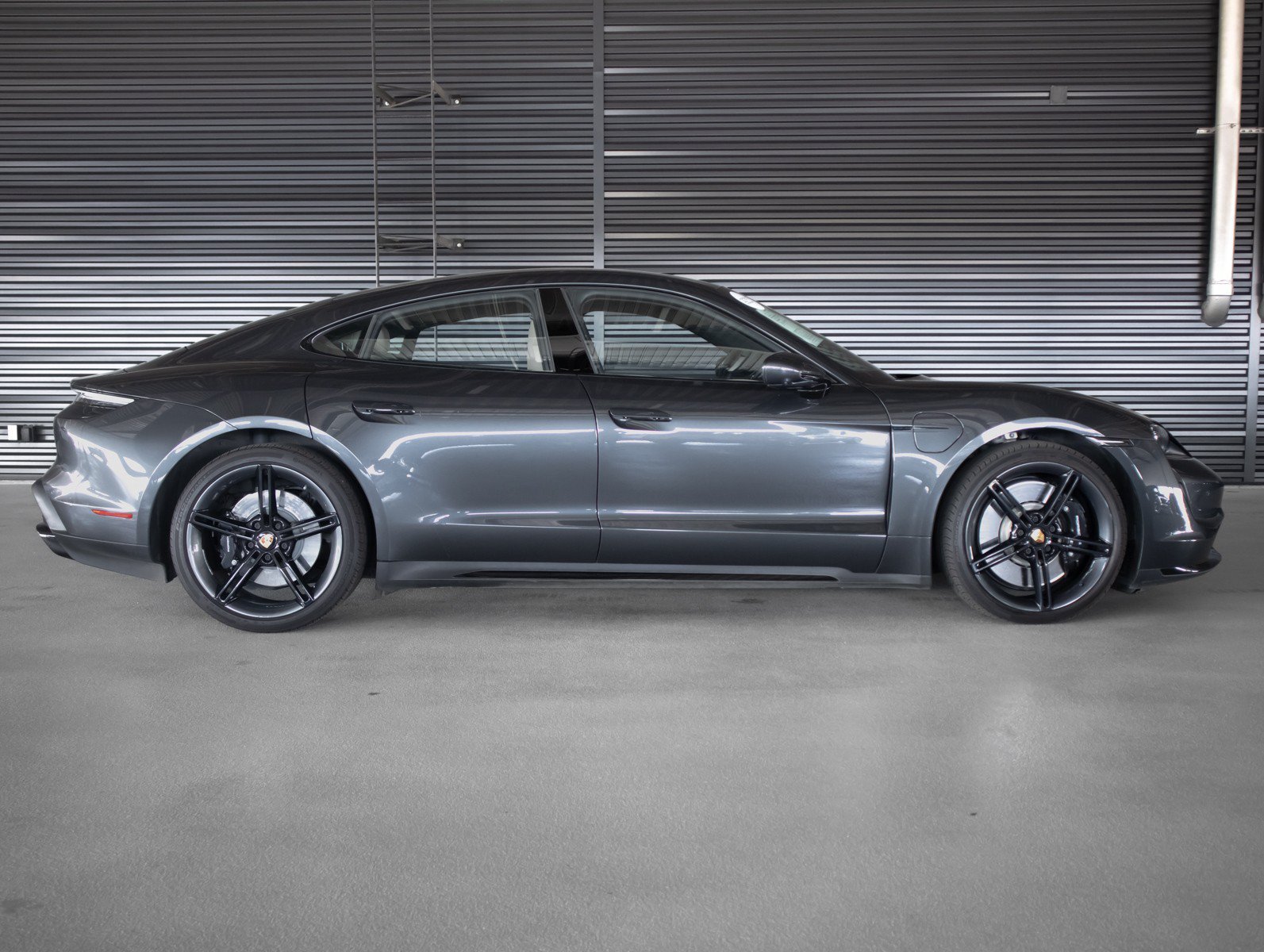 Used 2021 Volcano Grey Metallic Porsche Turbo image 11