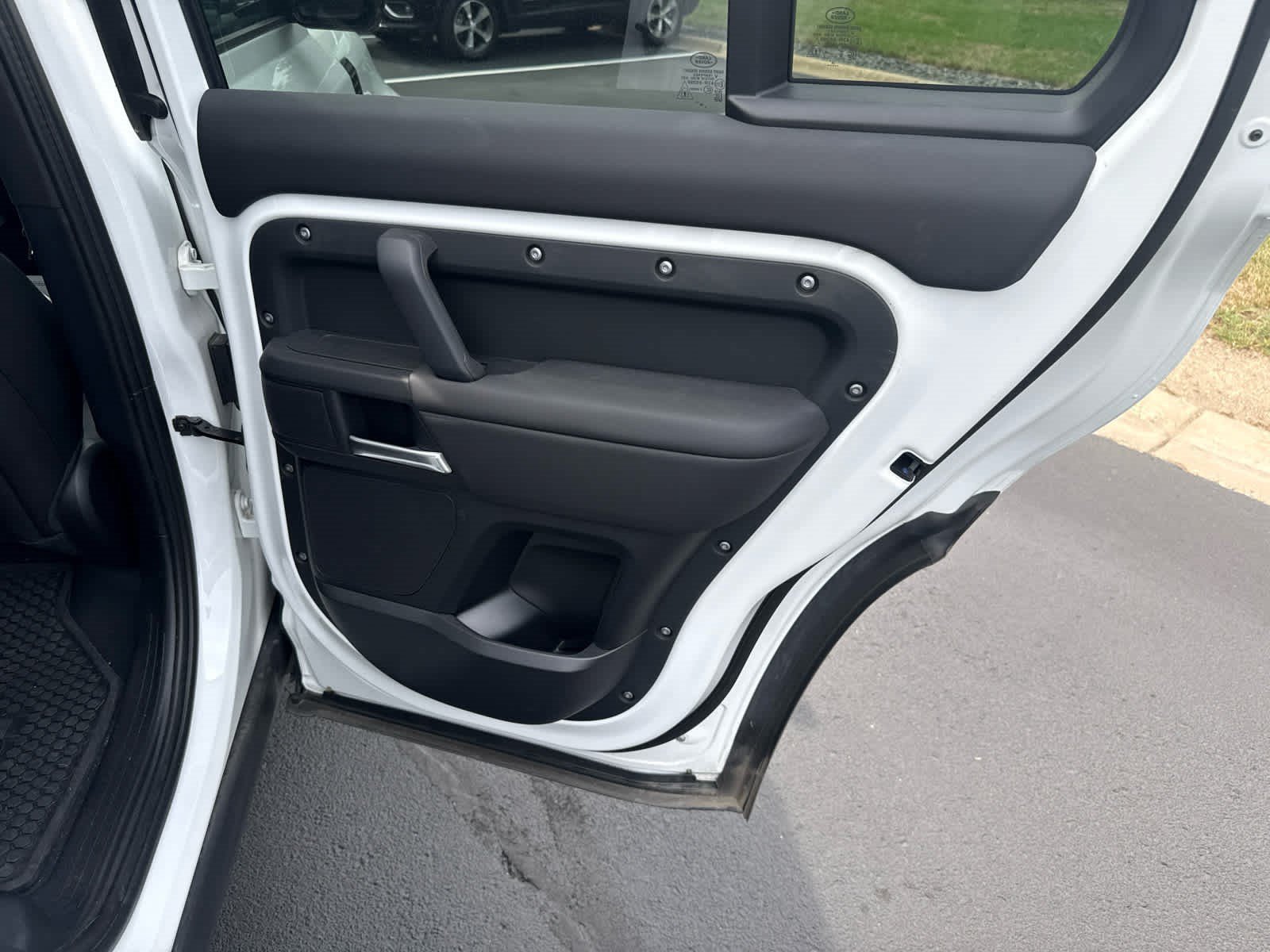 Used 2025 White Land Rover S image 11