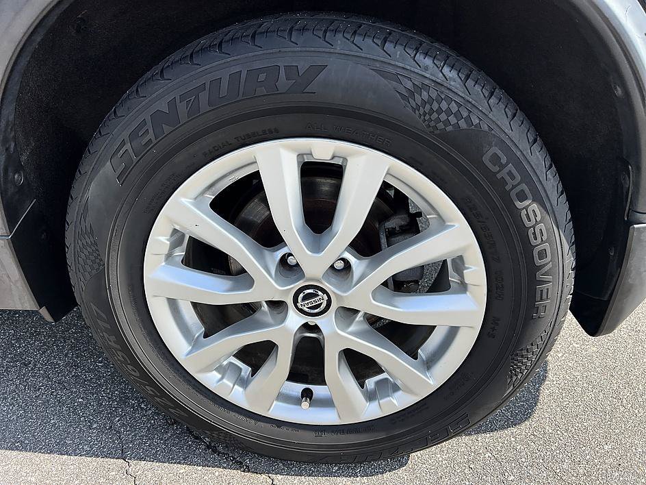 Used 2019 Magnetic Black Pearl Nissan S image 10