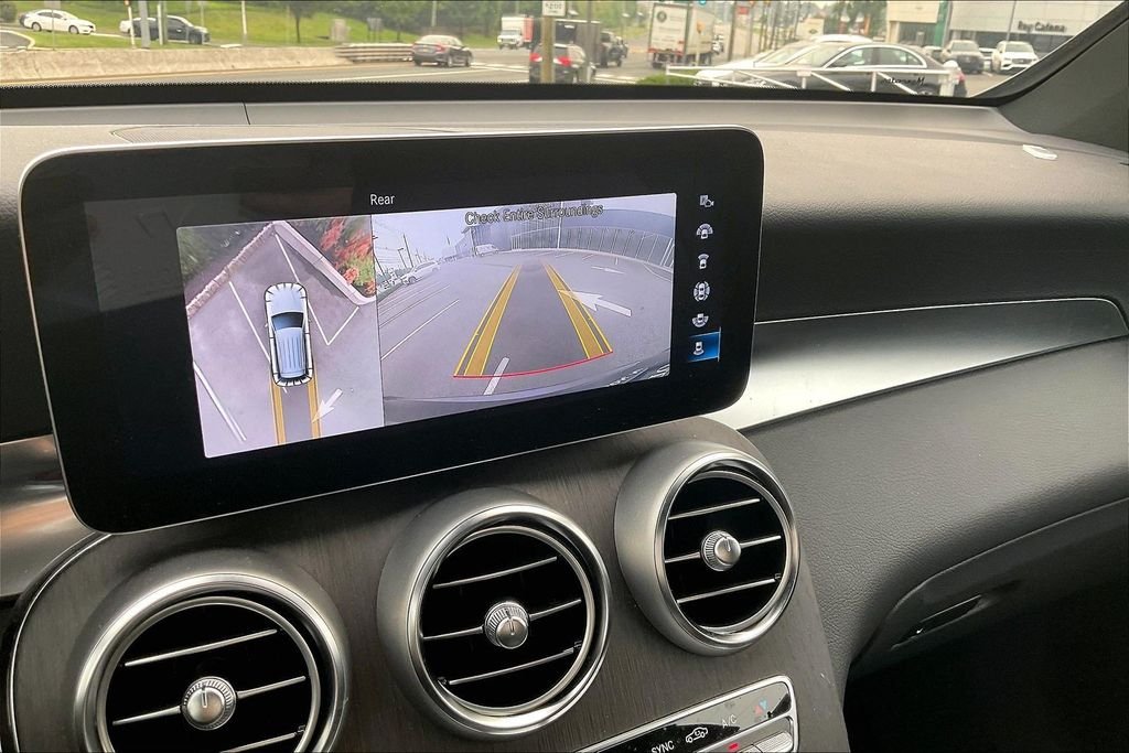 2022 Mercedes-Benz GLC GLC300 - Photo 9