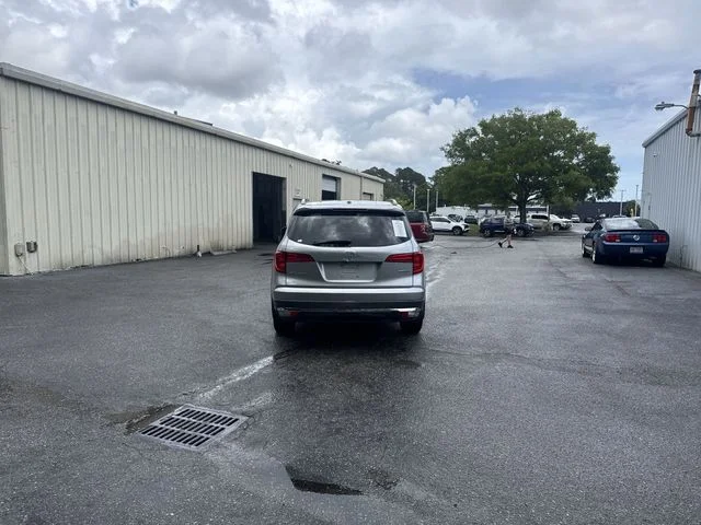 Used 2016  Honda Touring image 6