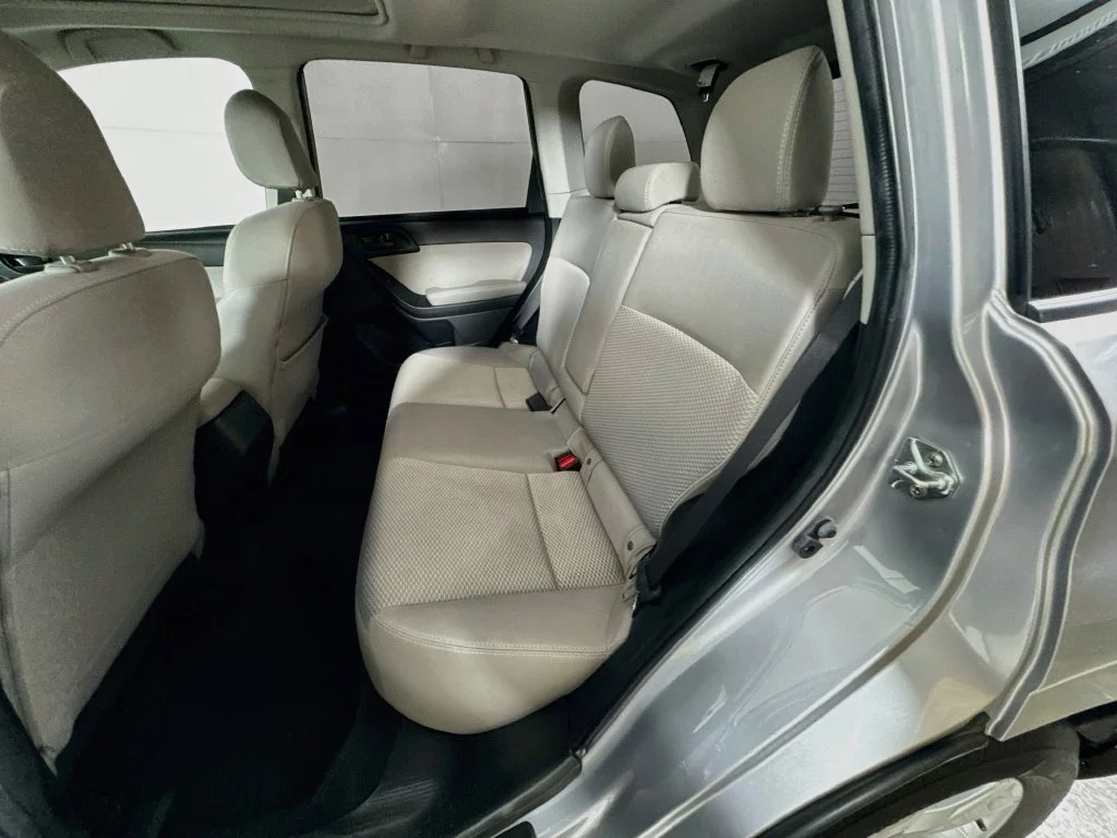 Used 2016 Silver Subaru 2.5i Premium image 30