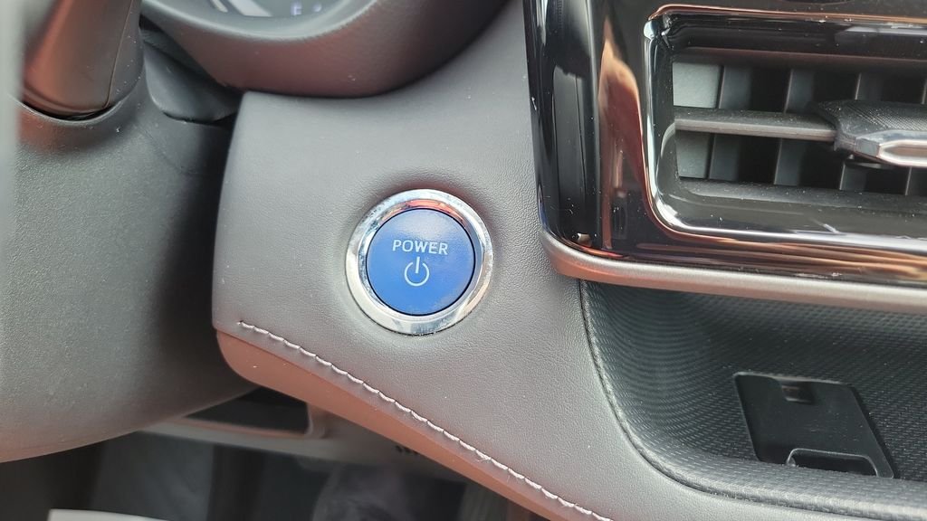 Certified Used 2022 Silver Toyota XLE image 24