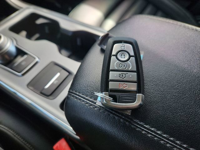 Used 2022 Silver Ford SEL image 50