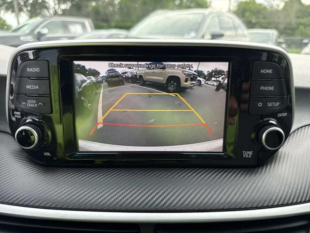 Used 2020 White Hyundai SE image 26