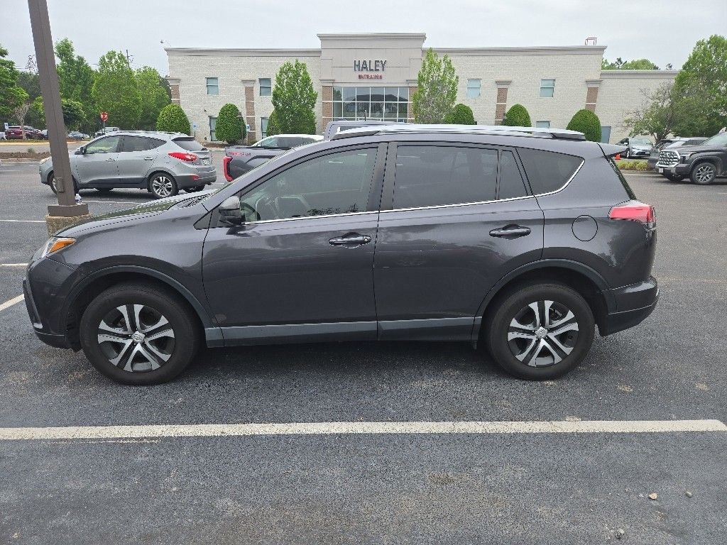 Used 2017  Toyota LE image 5