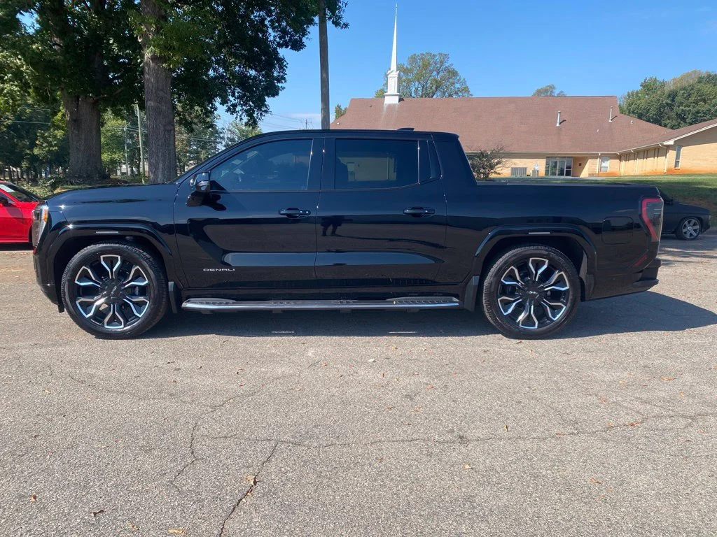 Used 2025 Onyx Black GMC Max Range Denali image 2