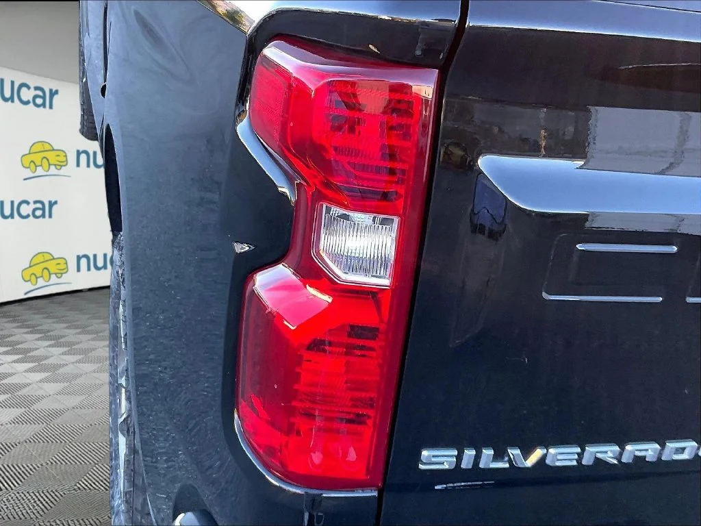 Used 2023 Black Chevrolet CrewCab 4x4 image 32