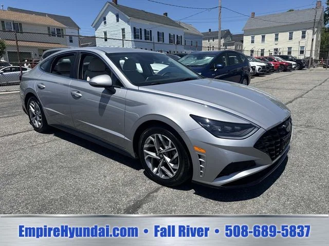 Used 2023 Silver Hyundai SEL image 2