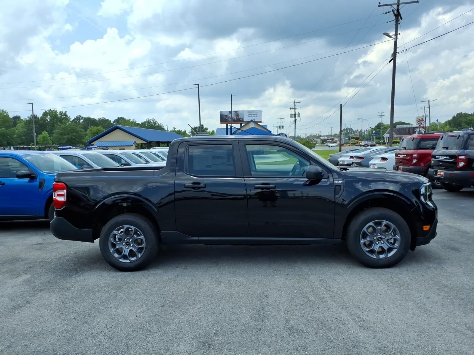 New 2026 Shadow Black Ford XLT image 5