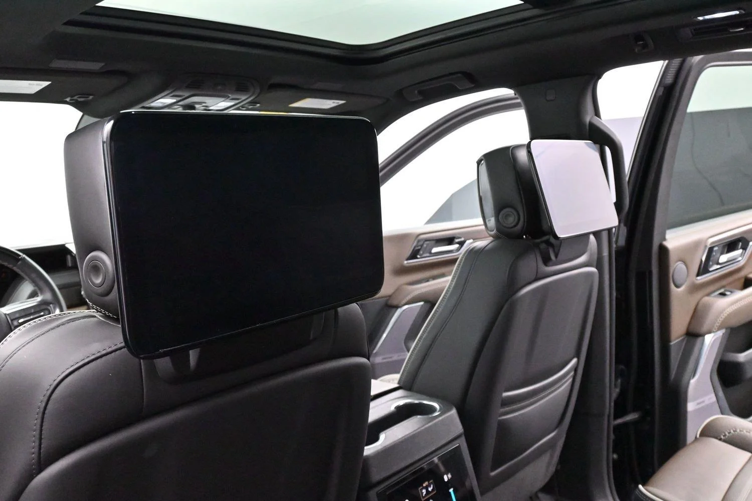 Used 2025 Titanium Rush Metallic GMC Denali Ultimate image 34