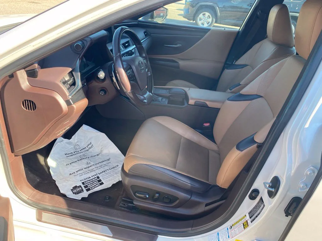 Used 2021 White Lexus 250 image 5