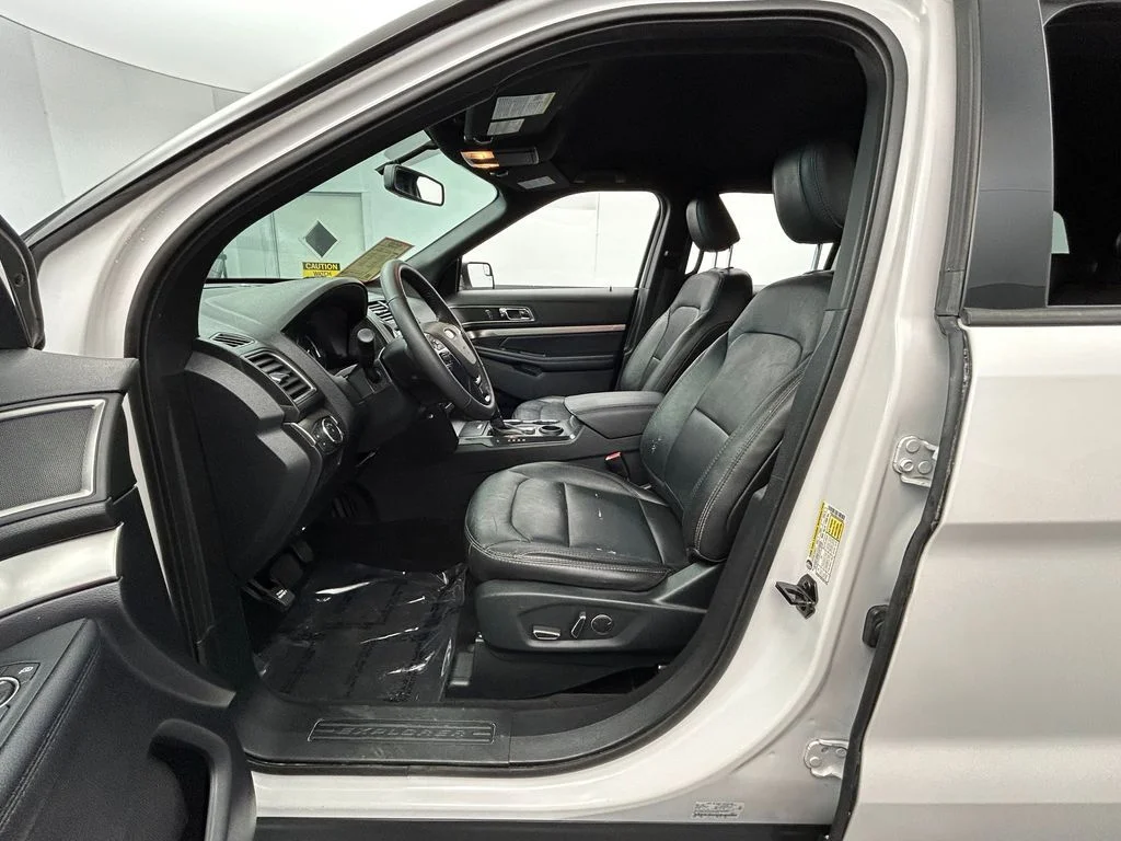 Used 2018 White Platinum Clearcoat Metallic Ford XLT image 13