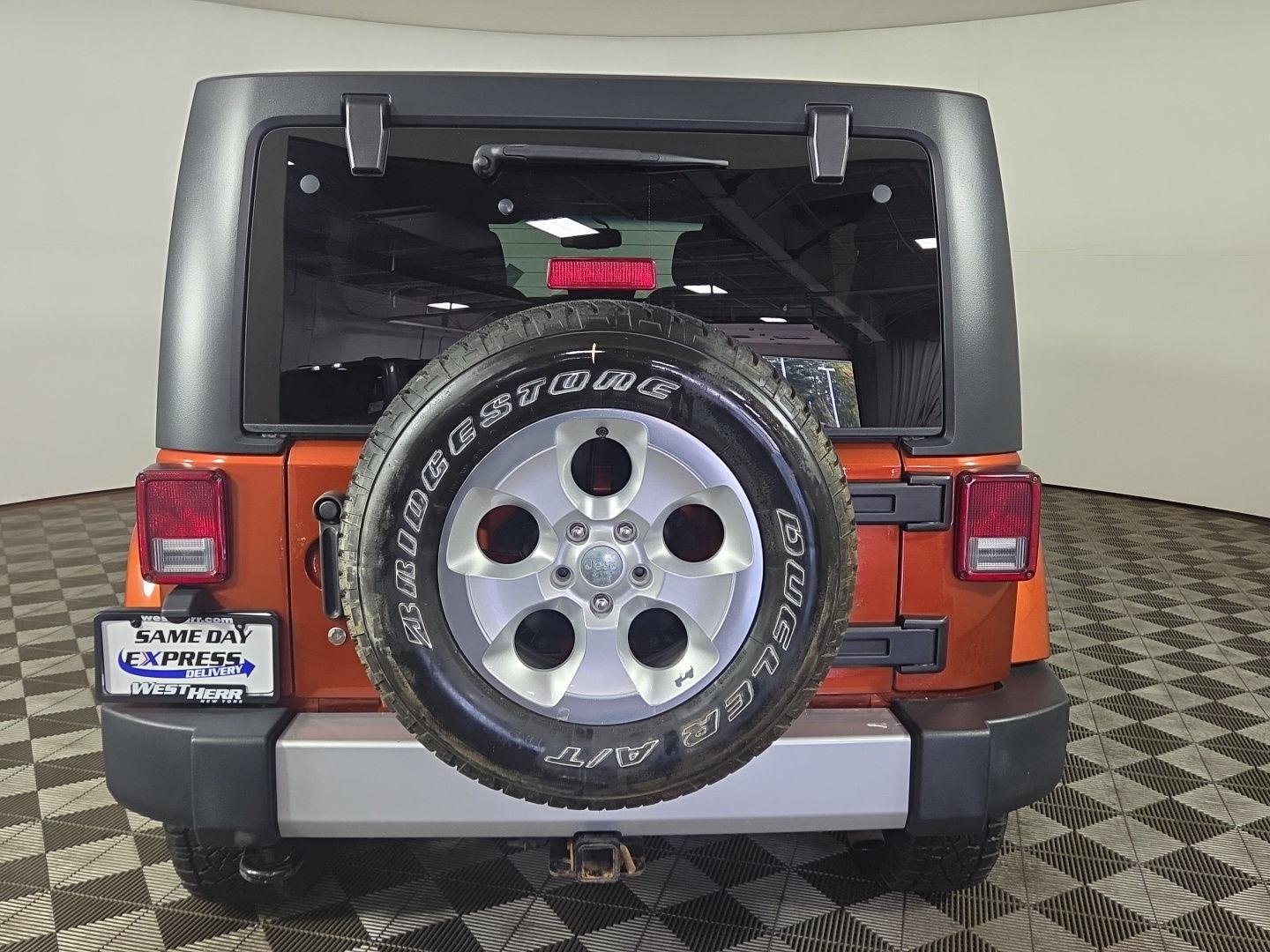 Used 2014 Copperhead Pearlcoat Jeep Sahara image 5