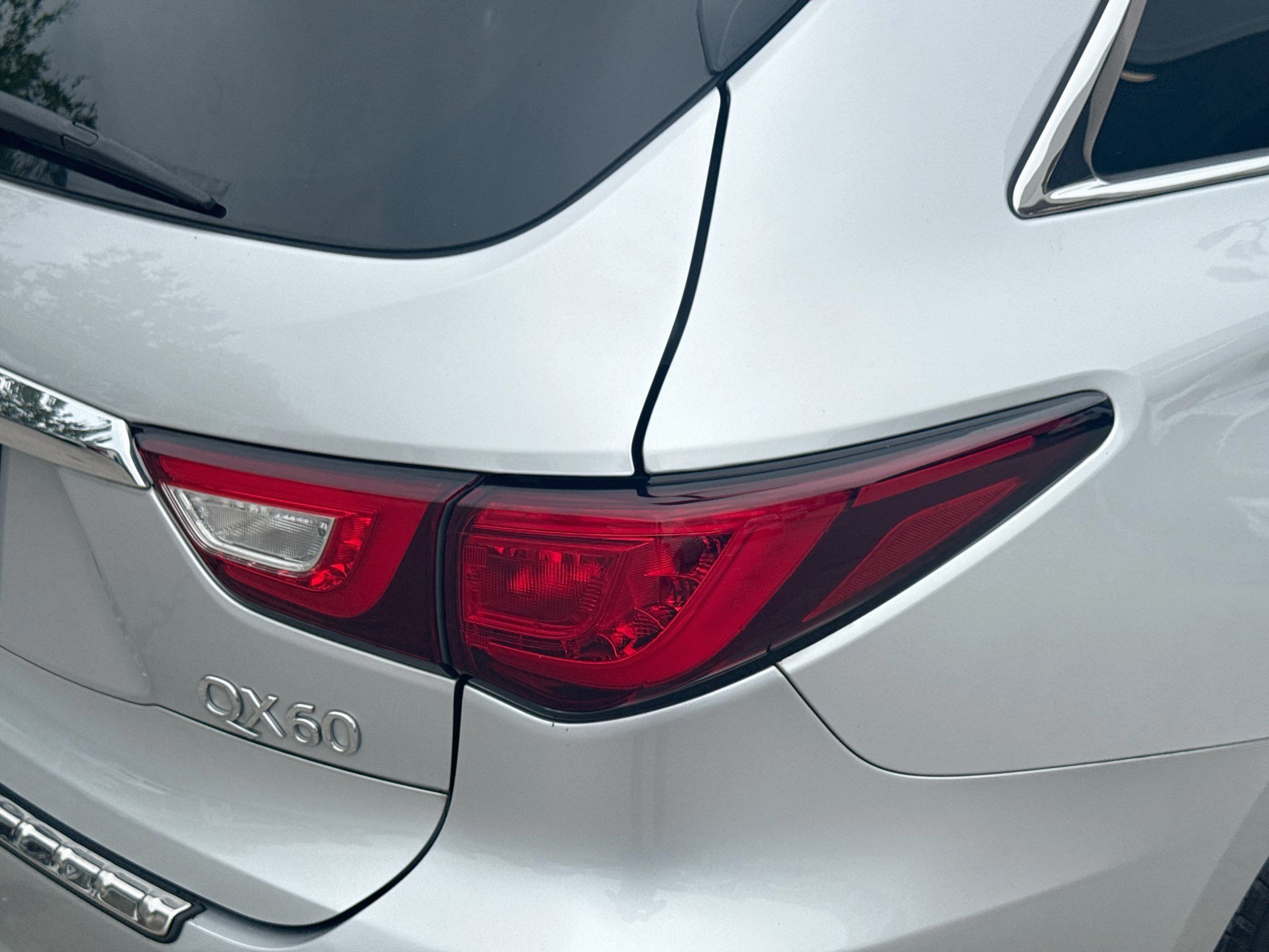 Used 2017 Liquid Platinum INFINITI Base image 25
