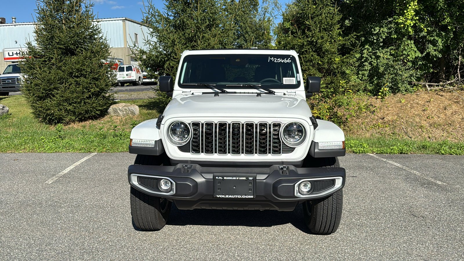 2025 Jeep Wrangler Sahara photo 3