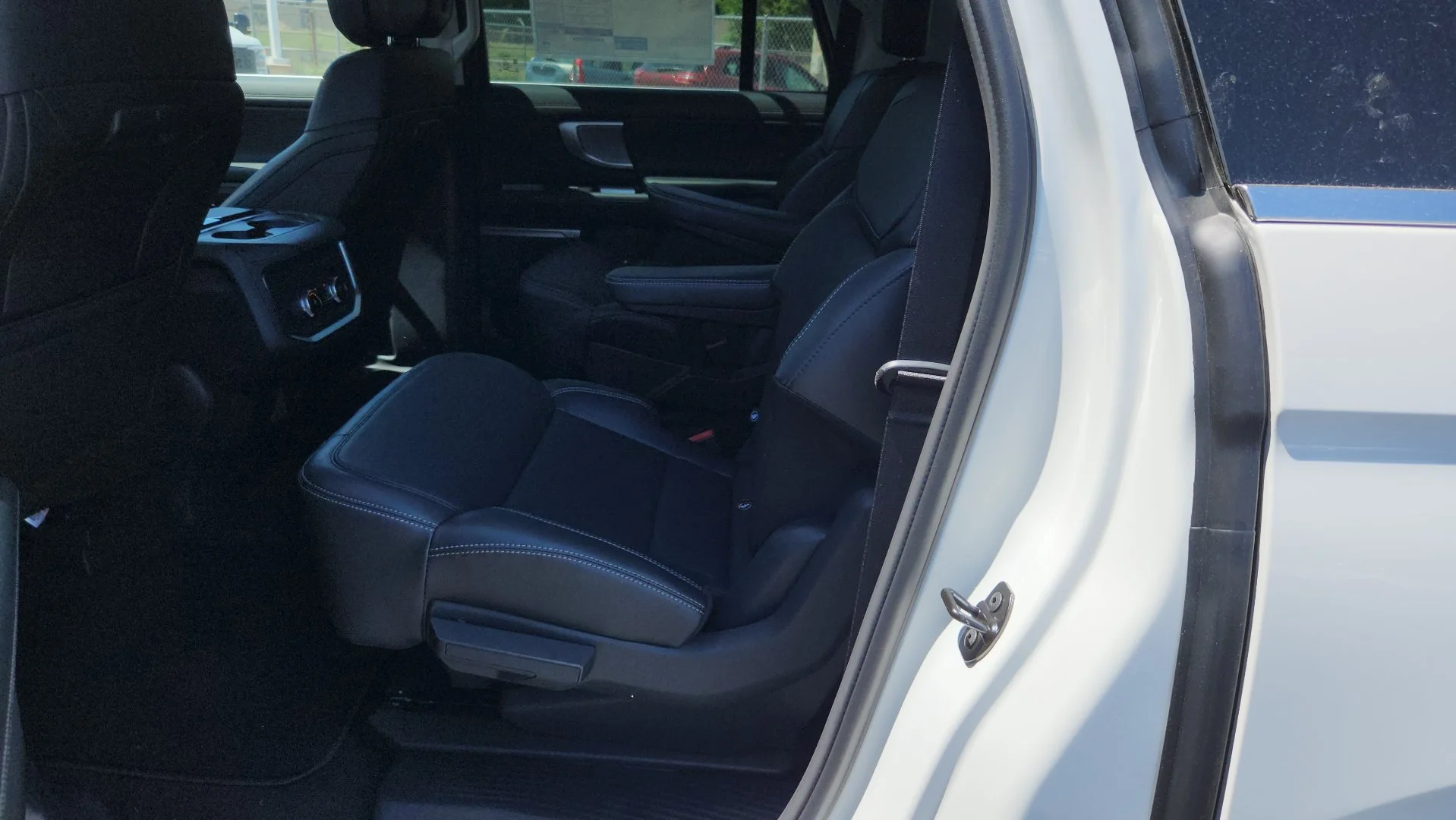 New 2026 Star White Metallic Tri-Coat Ford Platinum image 15