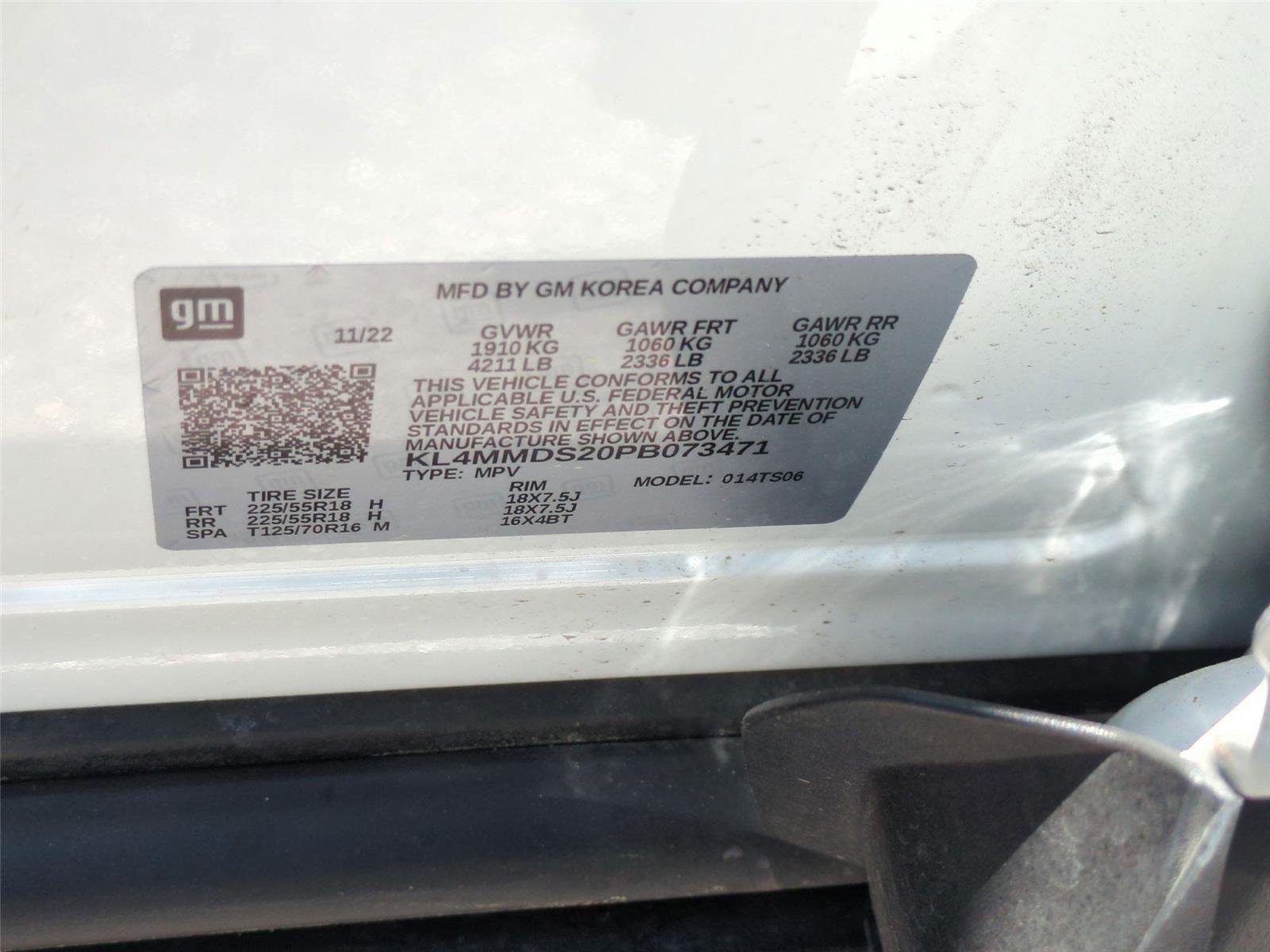 Used 2023 Summit White Buick Select image 39