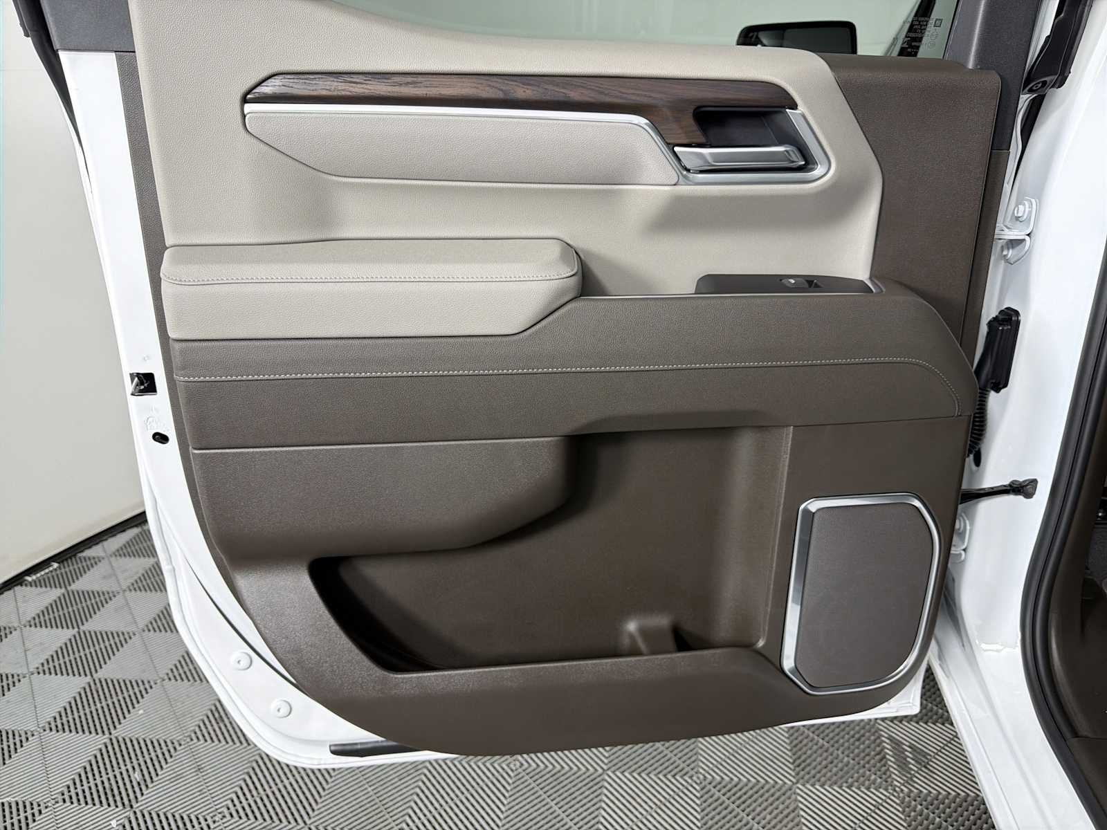 New 2026 Summit White GMC SLT image 19
