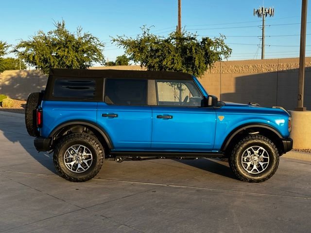 2023 Ford Bronco Badlands photo 2