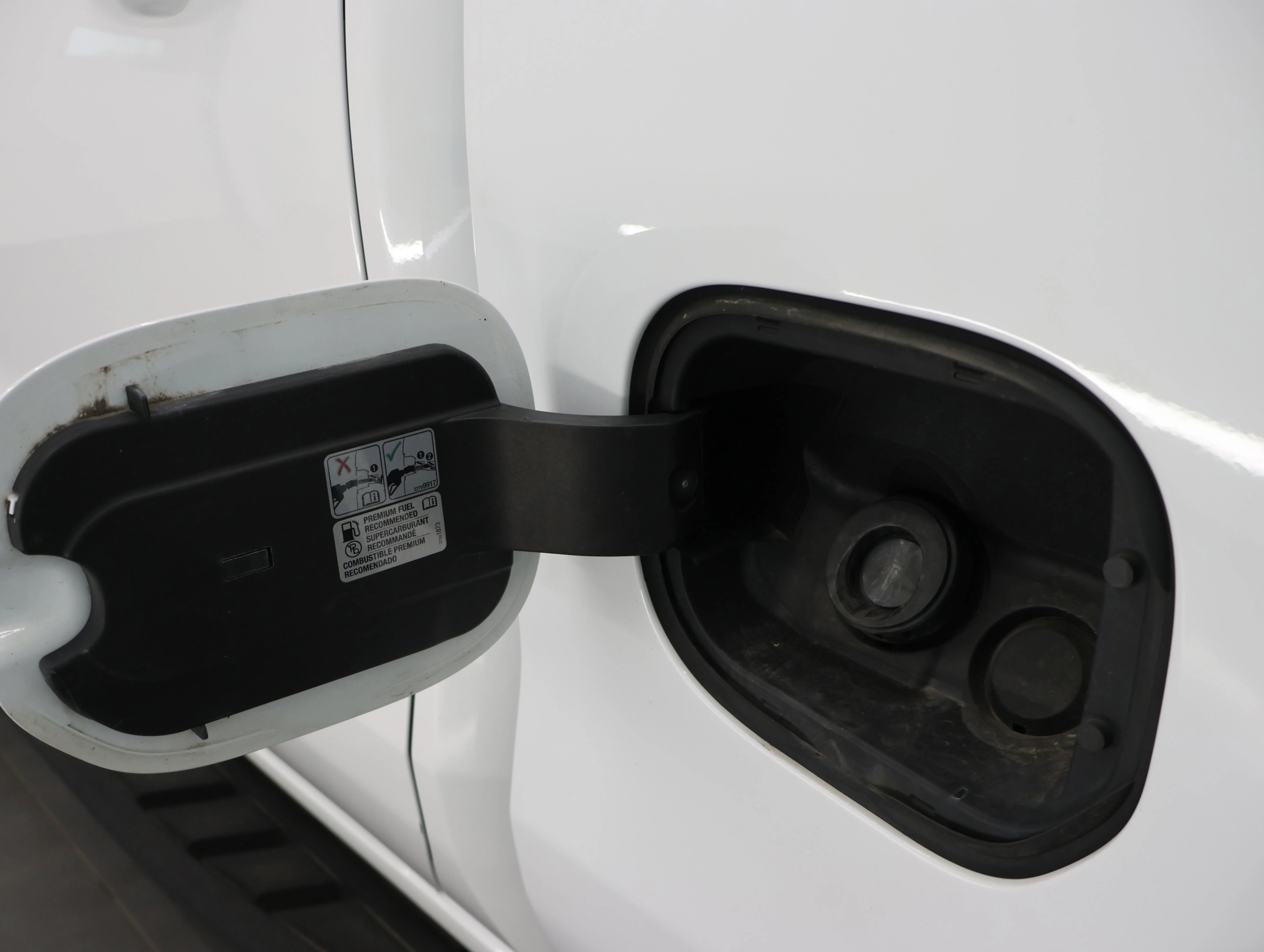 Used 2022 Summit White GMC AT4 image 32