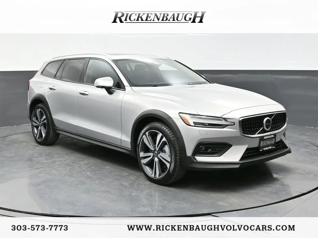 2025 Volvo V60 Cross Country B5 Plus AWD's photo
