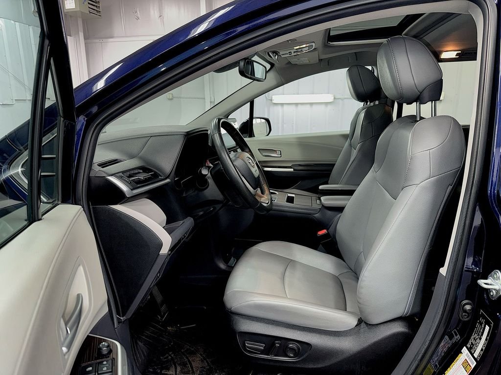Used 2024 Toyota Sienna Van
