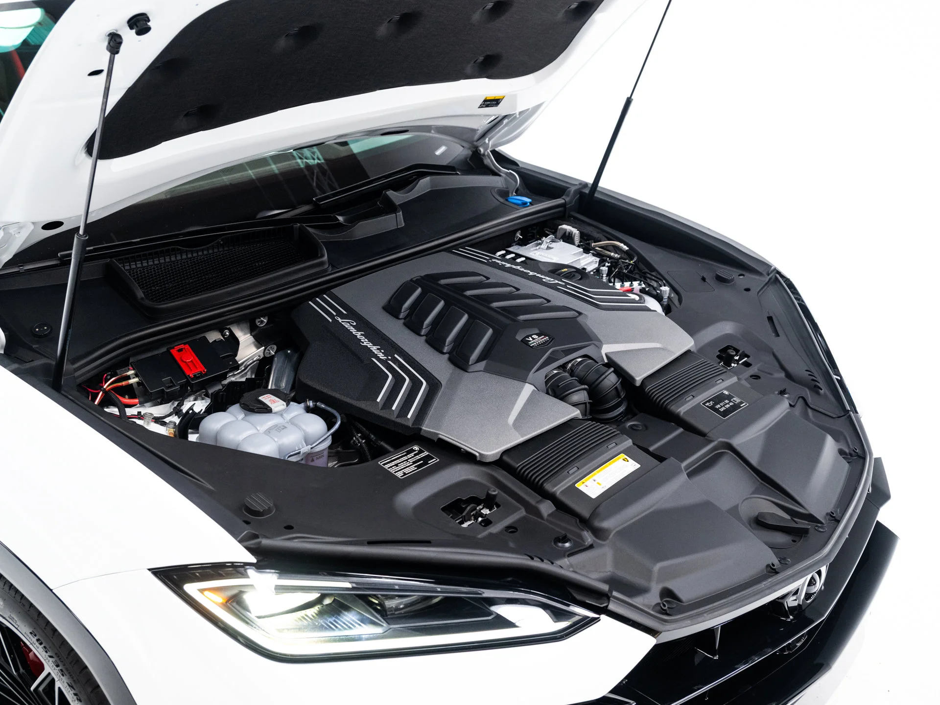 Used 2025  Lamborghini SE image 101