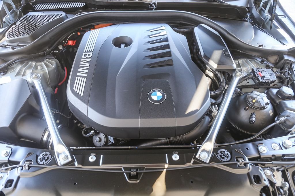 New 2027 Brooklyn Grey Metallic BMW 550e xDrive image 22
