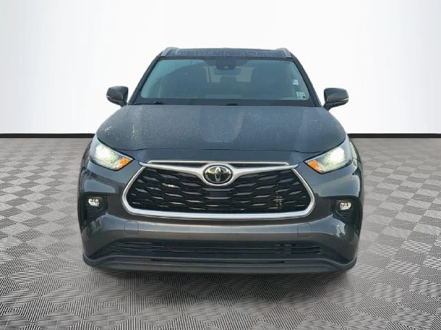 Used 2021 Magnetic Gray Metallic Toyota XLE image 2