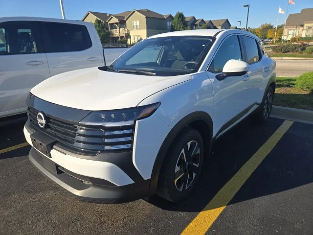 Used 2025 White Nissan SV image 27