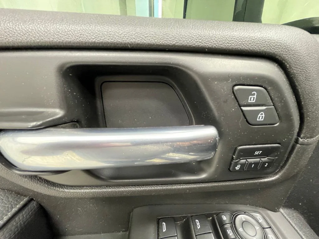 Used 2021 White GMC Denali image 17
