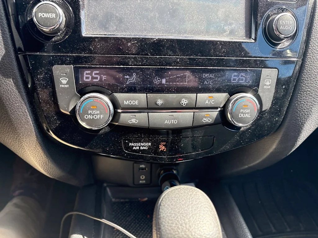 Used 2016 Blue Nissan SV image 19