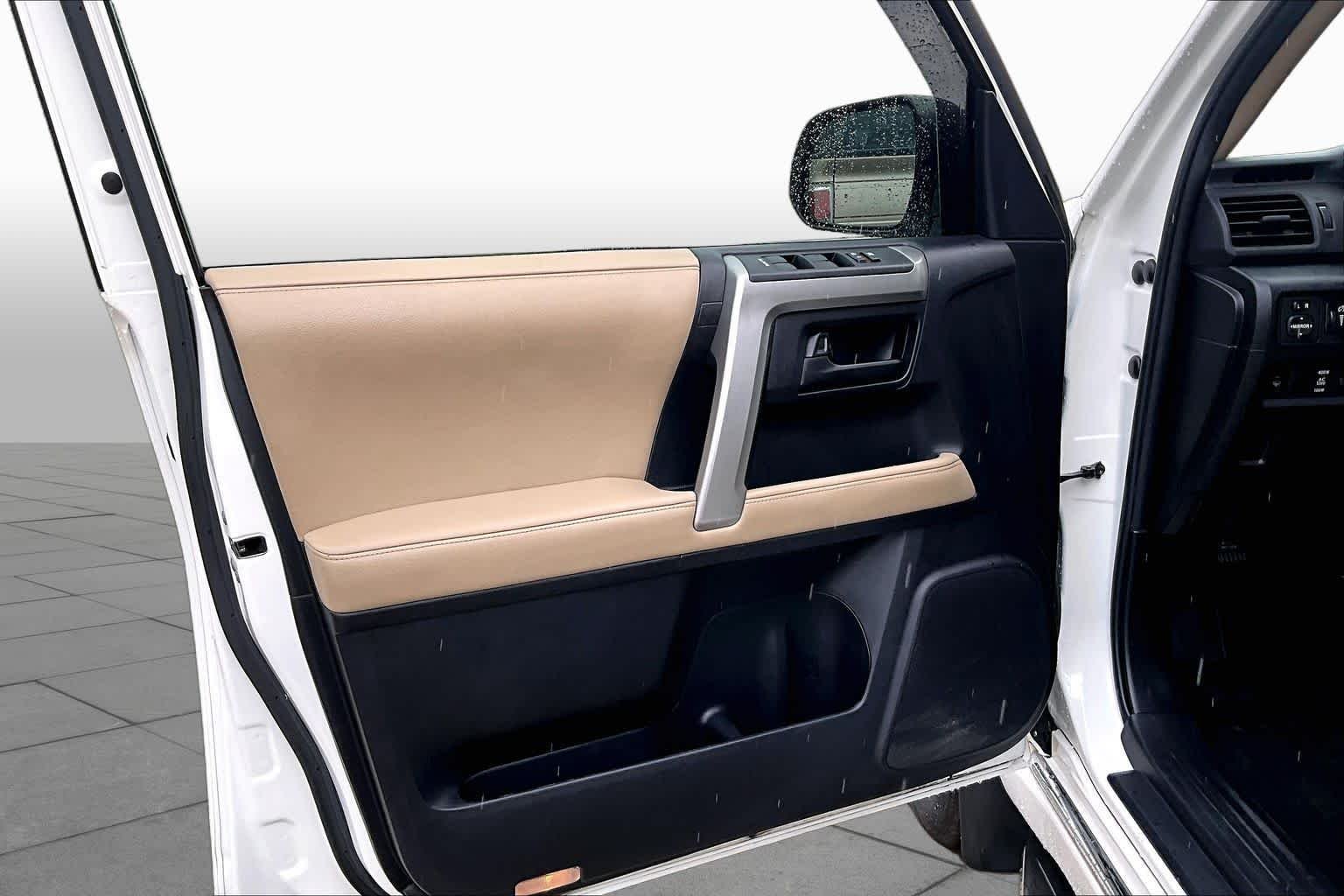 Used 2013 Blizzard Pearl Metallic Toyota Limited image 22
