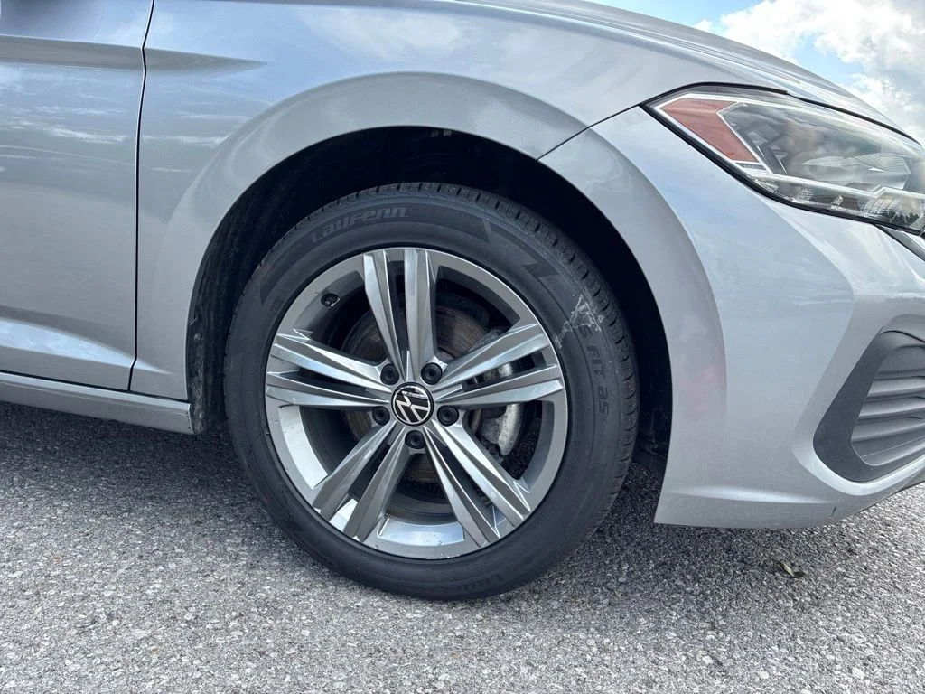 Certified Used 2024 Silver Volkswagen 1.5T SE image 11